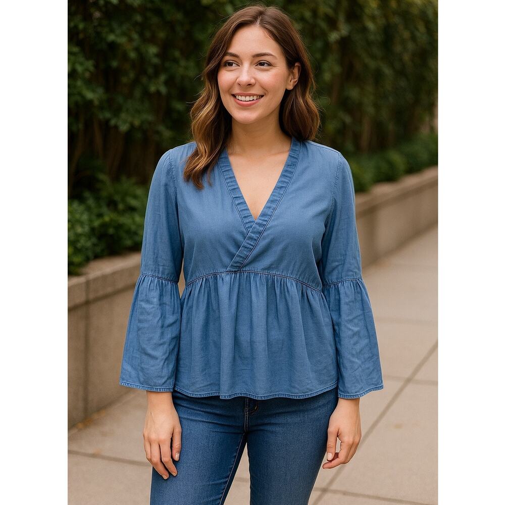 2/$30 Lee Chambray Babydoll Peplum Top Size M Women Blue V-Neck Tencel Blouse
